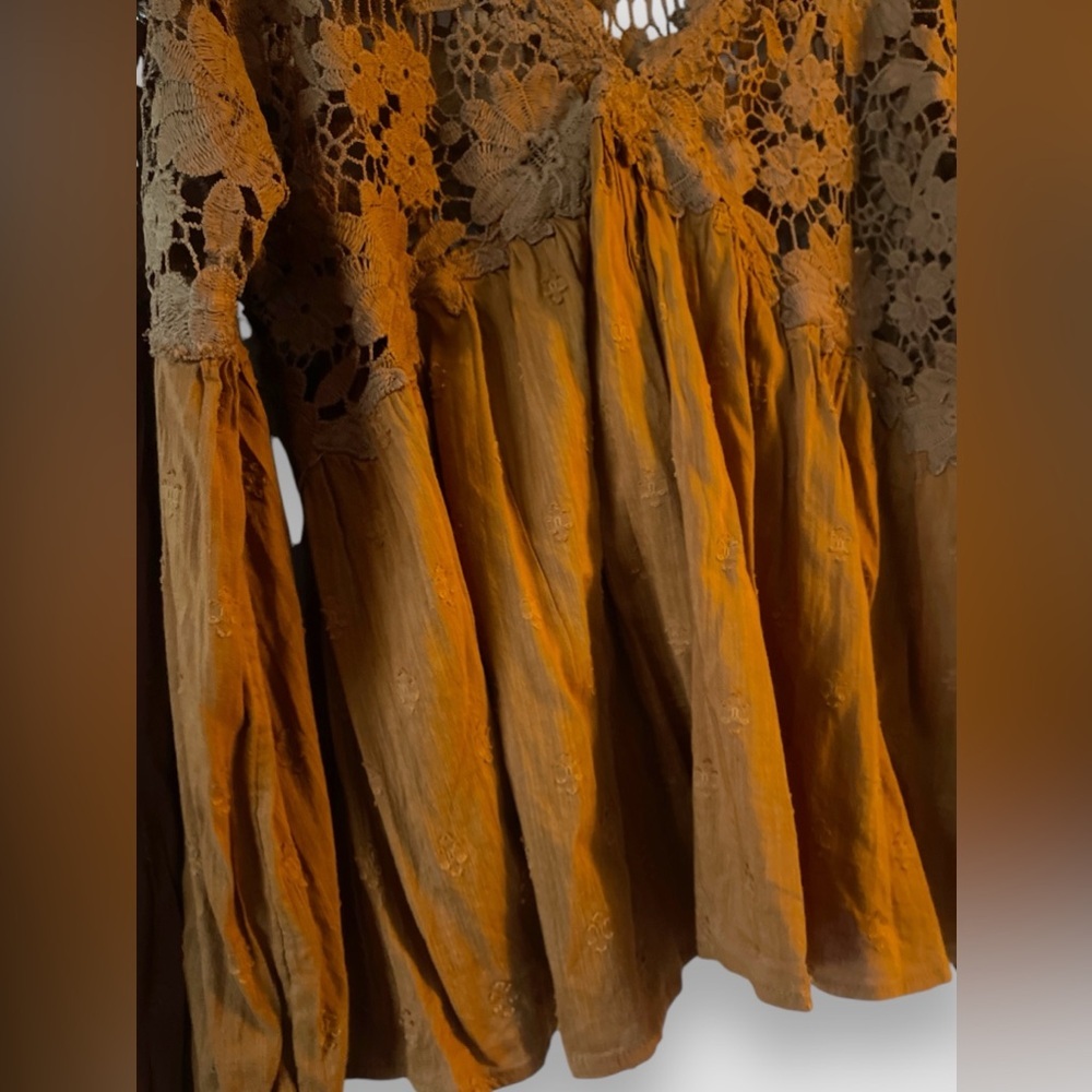 Free People Gold V-Neckline Bell Sleeves 100% Cotton Lina Lace Top Sz Sm - Picture 6 of 12